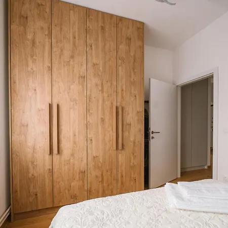 Mikonos 公寓 Surčin